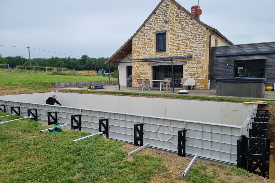 Structure de piscine en panneaux TITAN EuroPiscine